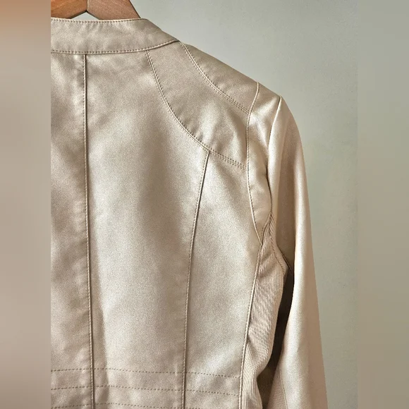 Chic Beige Leather Jacket for Women - Picture 8 of 8